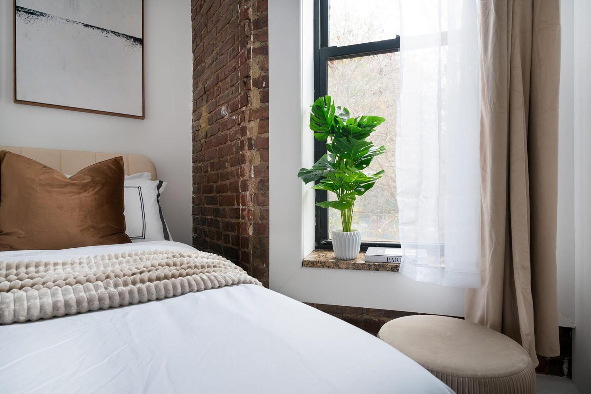 153-1g Newly Renovated 2br Lower East Side Apartment