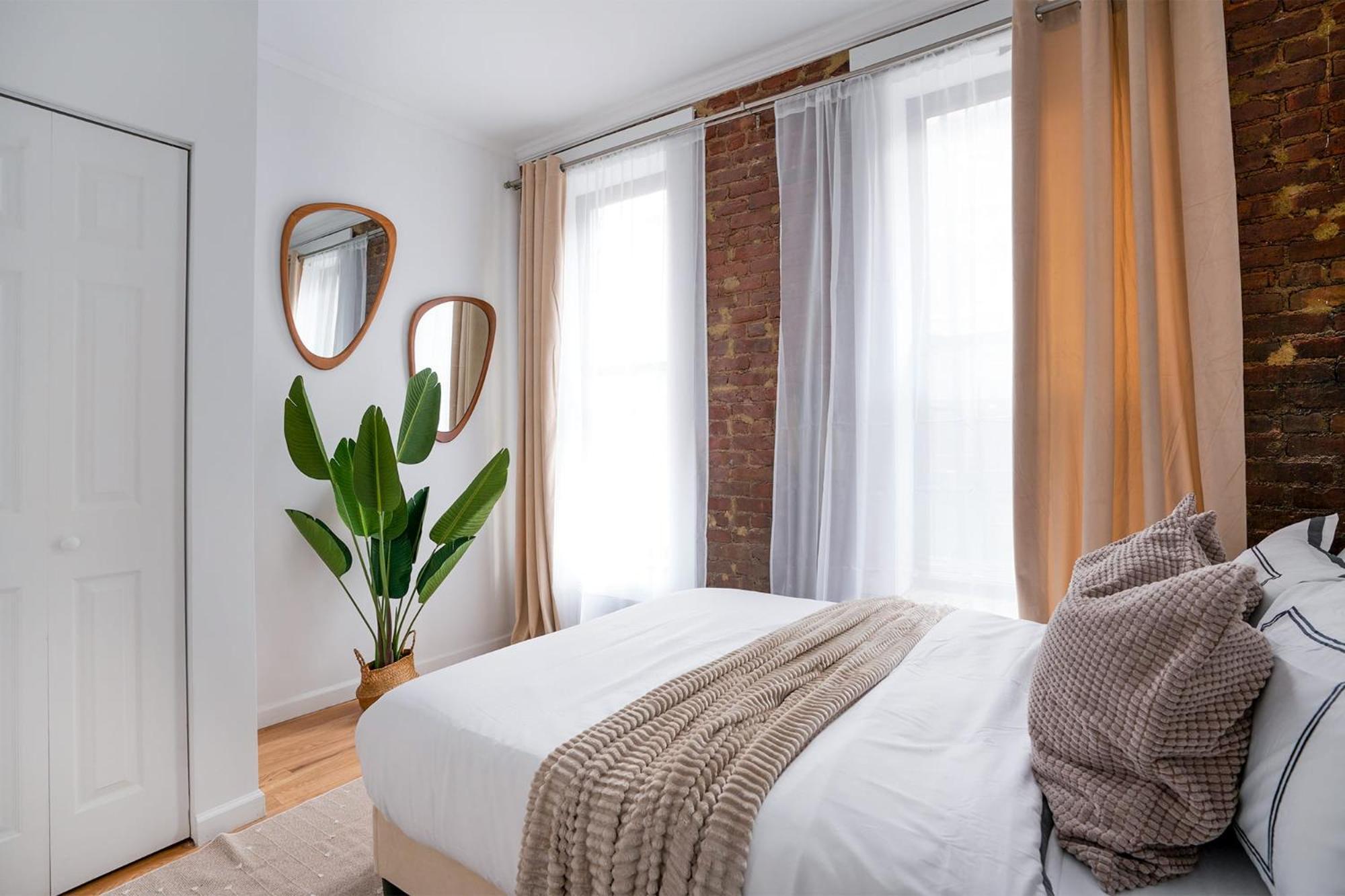 153-1g Newly Renovated 2br Lower East Side Apartment New York