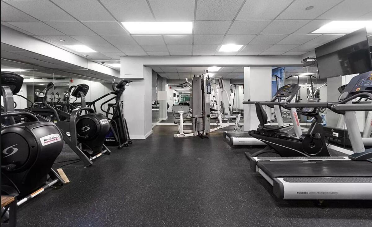 73-519 New Uws Doorman Gym