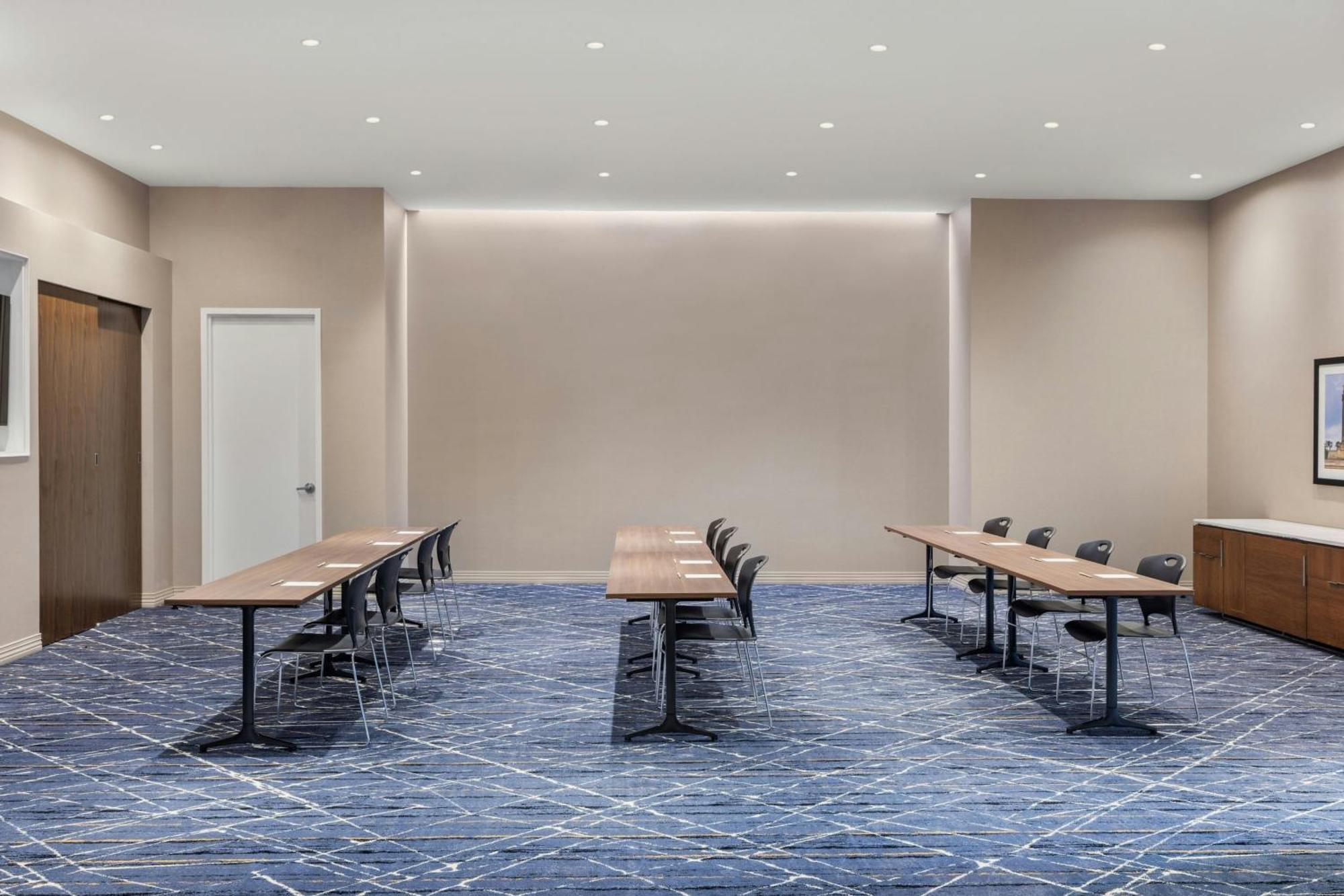 By Marriott The Bronx At Metro Center Atrium New York