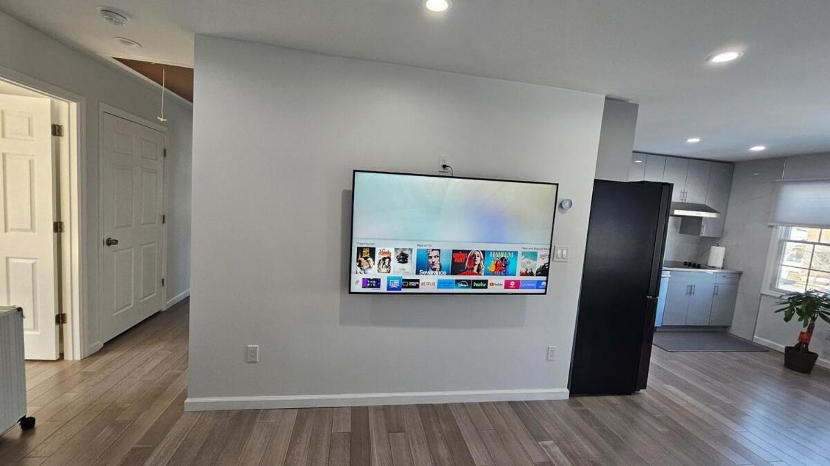 3 Bedroom Renovated Model House Villa New York
