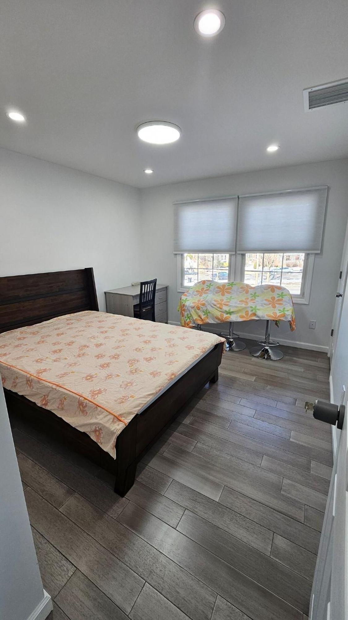 3 Bedroom Renovated Model House Villa New York