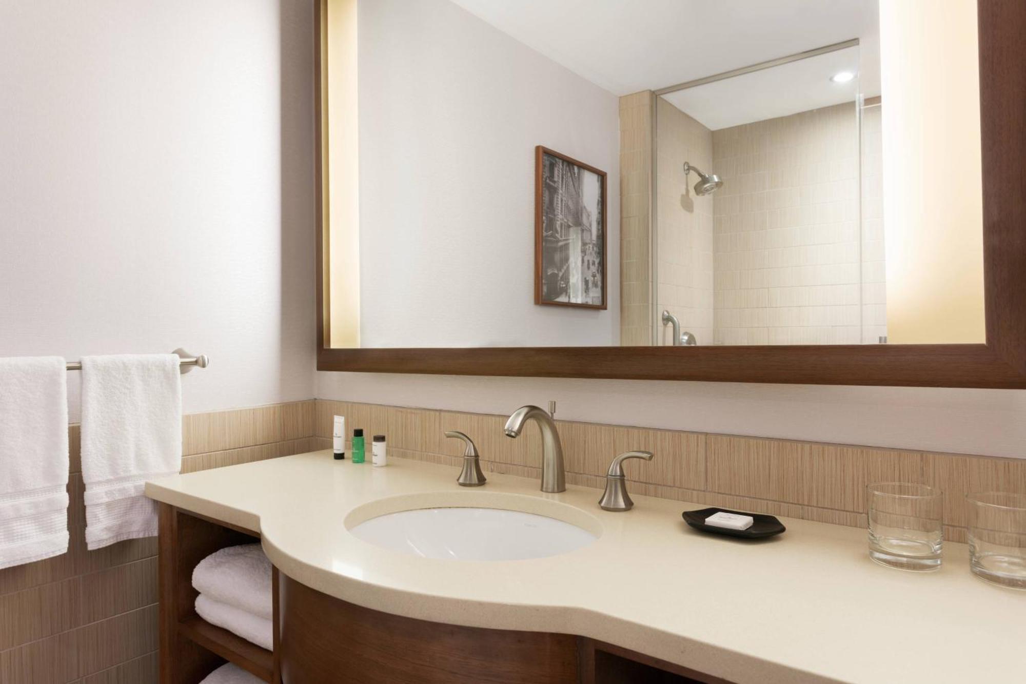 Sheraton Tribeca 4*