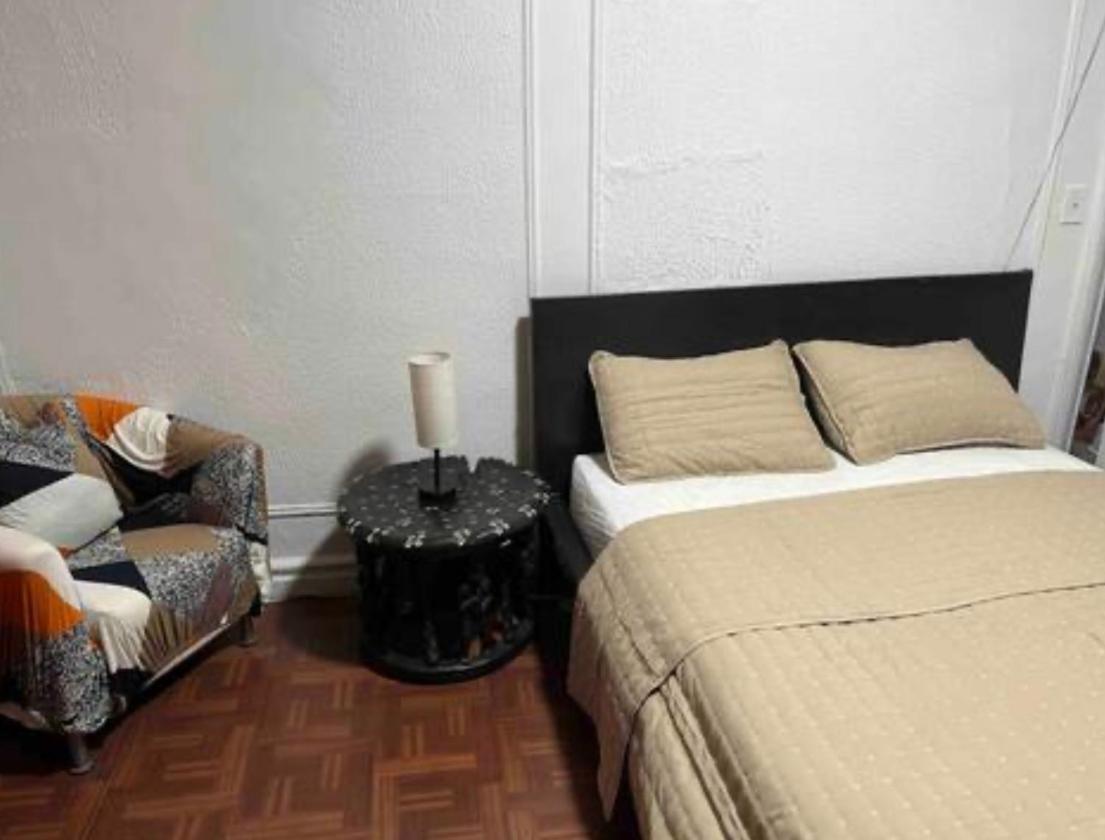 Homestay Large And Spacious Facing A Beautiful Park Minutes Away From Manhattan
