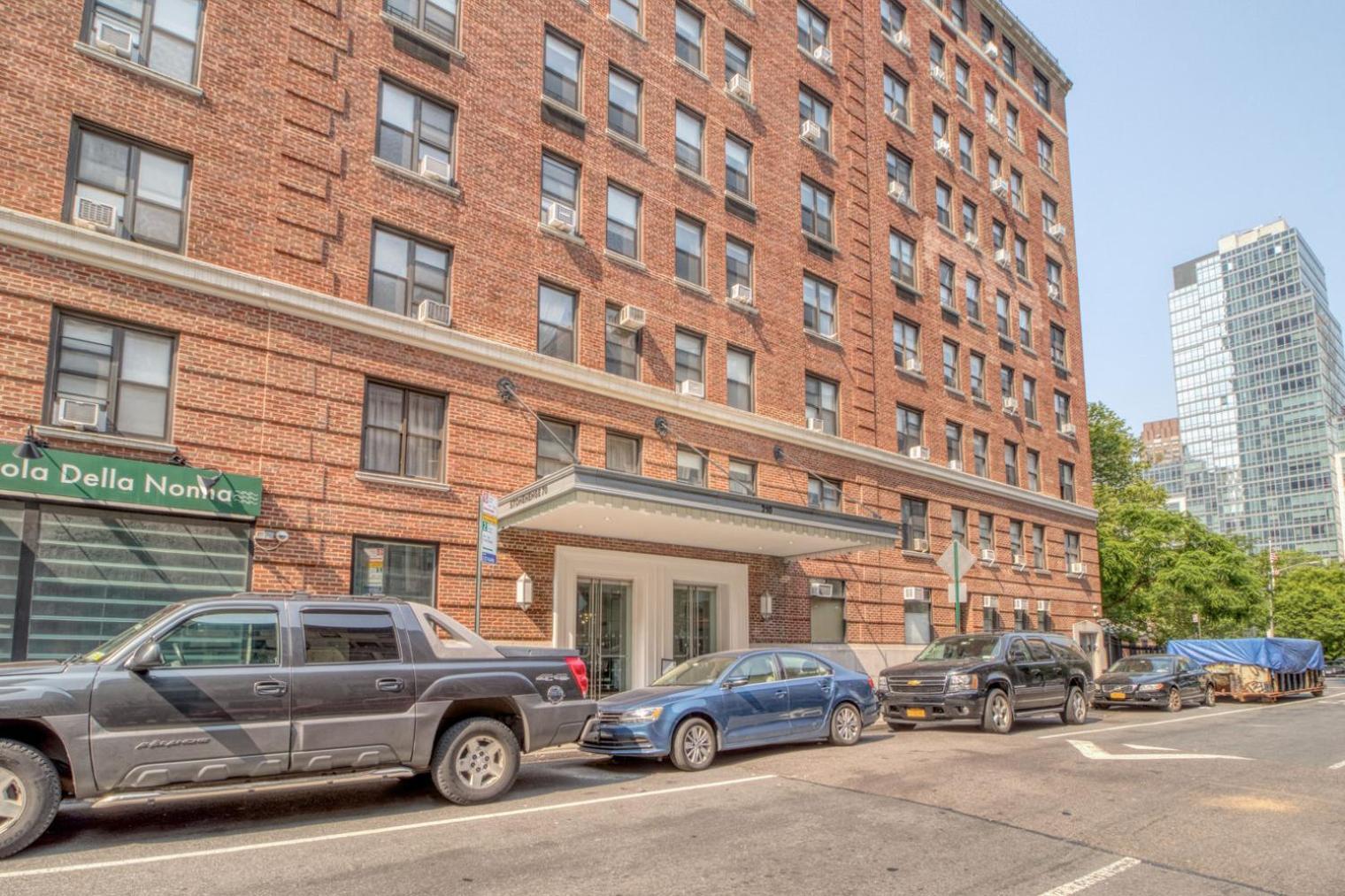 Apartment Uws 1br W Doorman Gym Close To Park Nyc-1242 New York