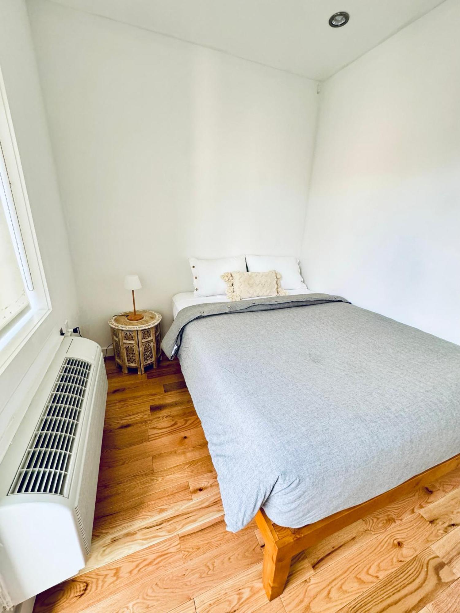 Apartment Stunning 3 Bedrooms *