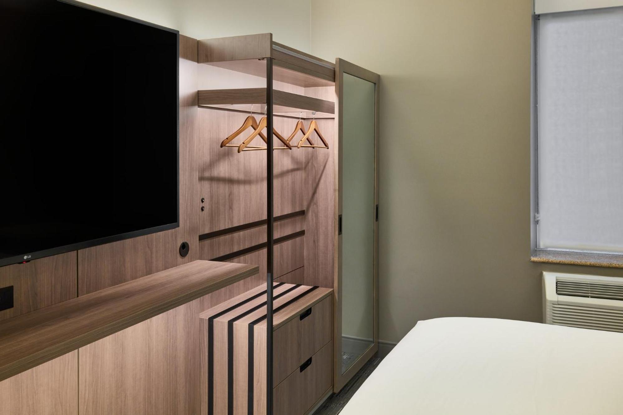 Express Chelsea By Ihg Hotel New York