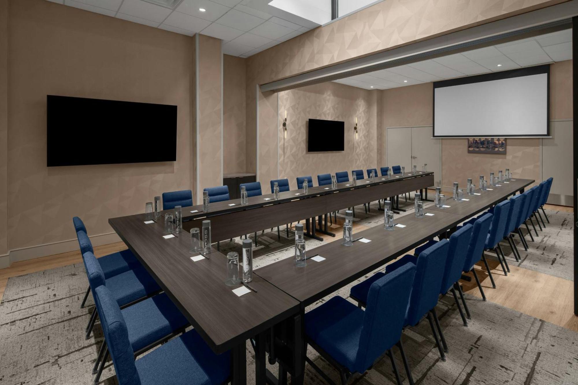 Courtyard By Marriott World Trade Center Area Hotel 3*