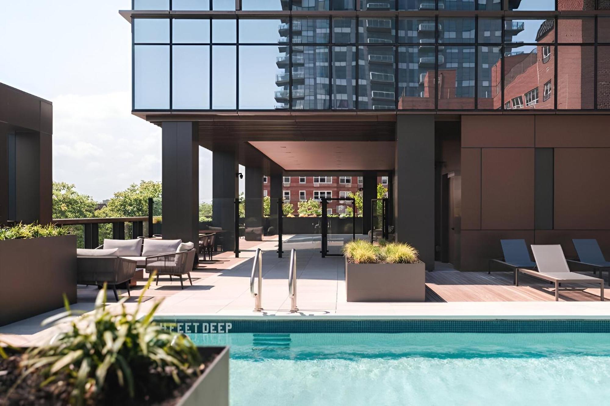 Luxury Meets Comfort Upscale In Brooklyn *