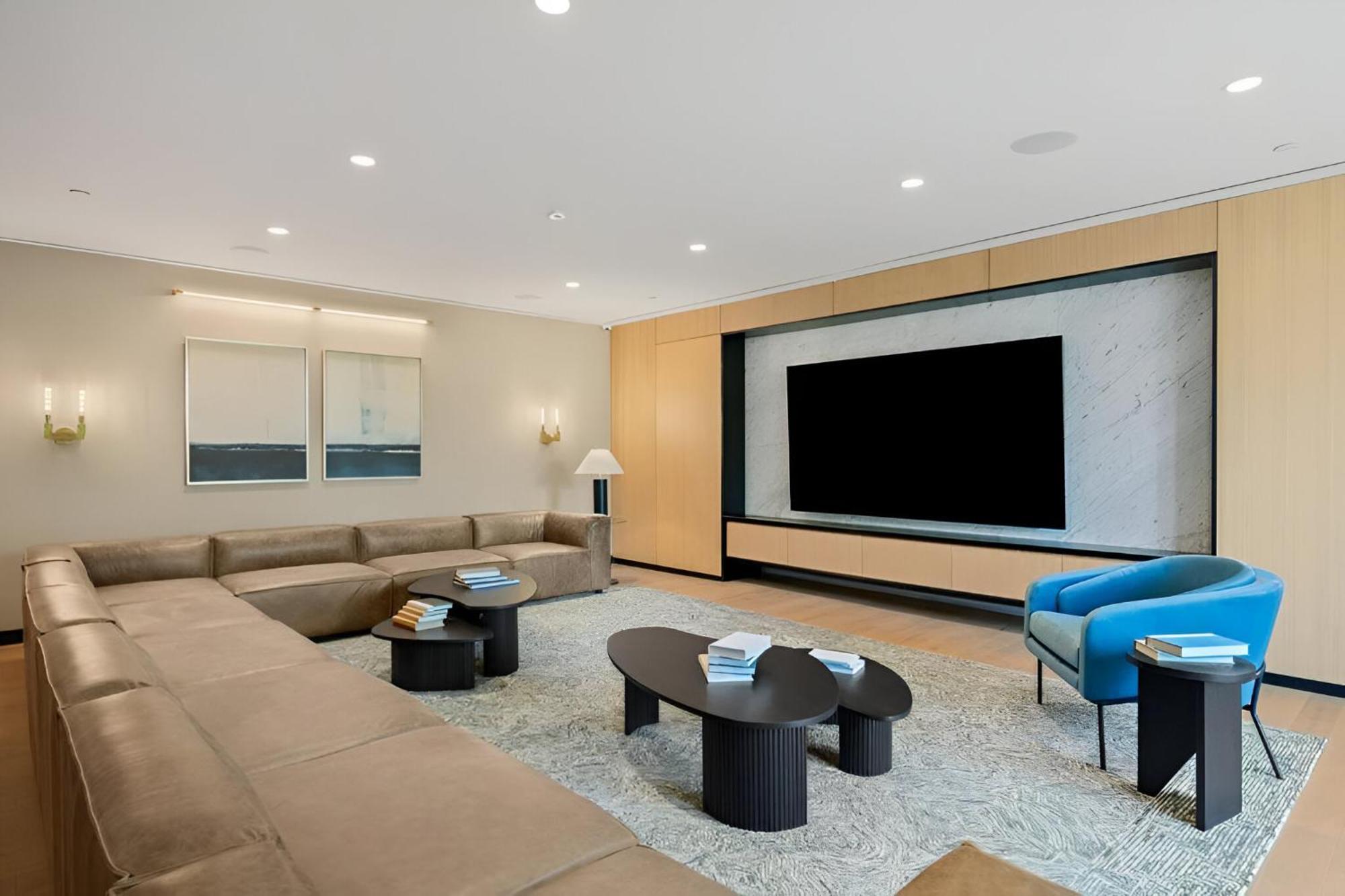 Luxury Meets Comfort Upscale In Brooklyn Apartment *