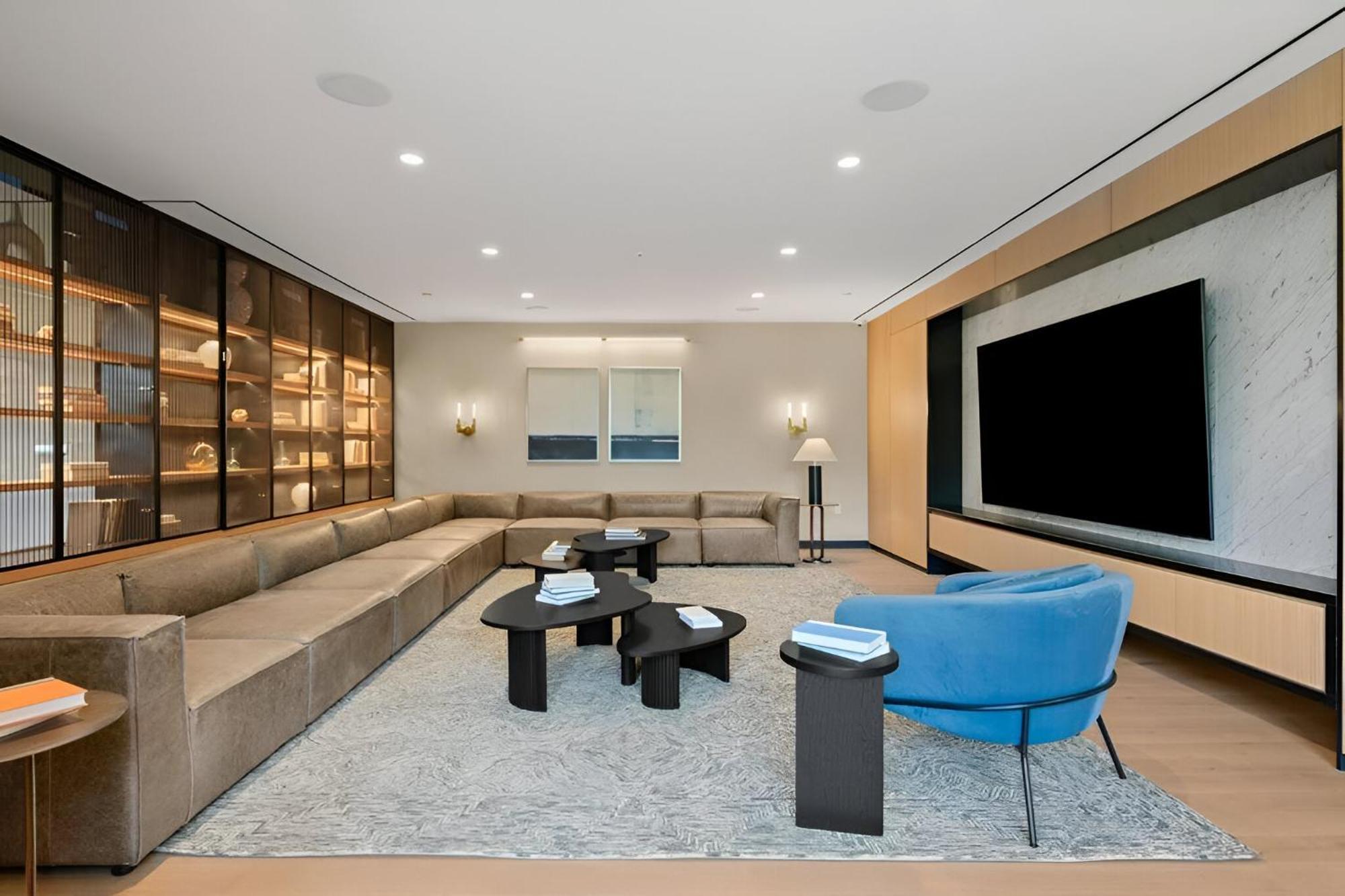 Luxury Meets Comfort Upscale In Brooklyn Apartment *