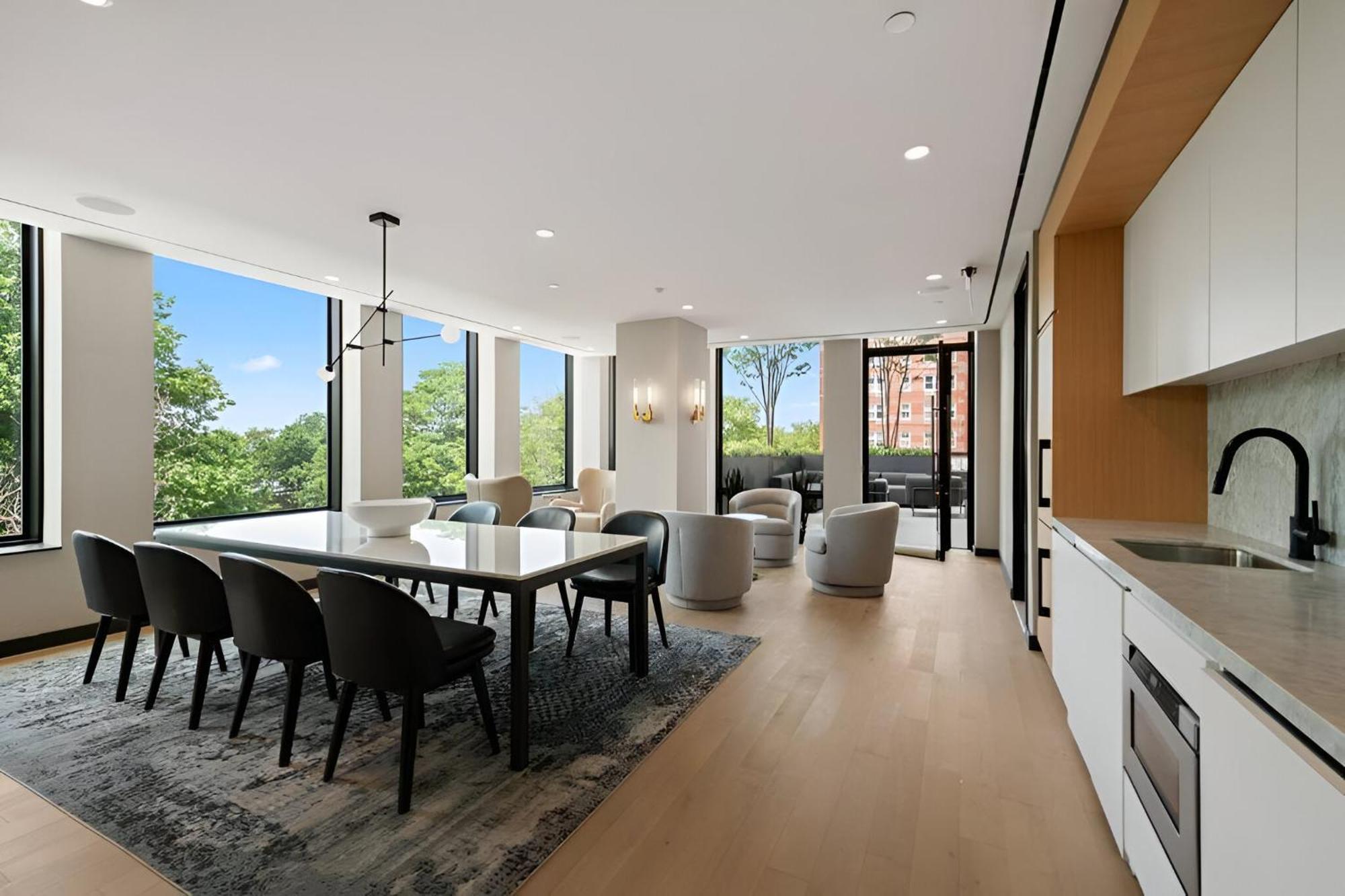 Luxury Meets Comfort Upscale In Brooklyn Apartment New York