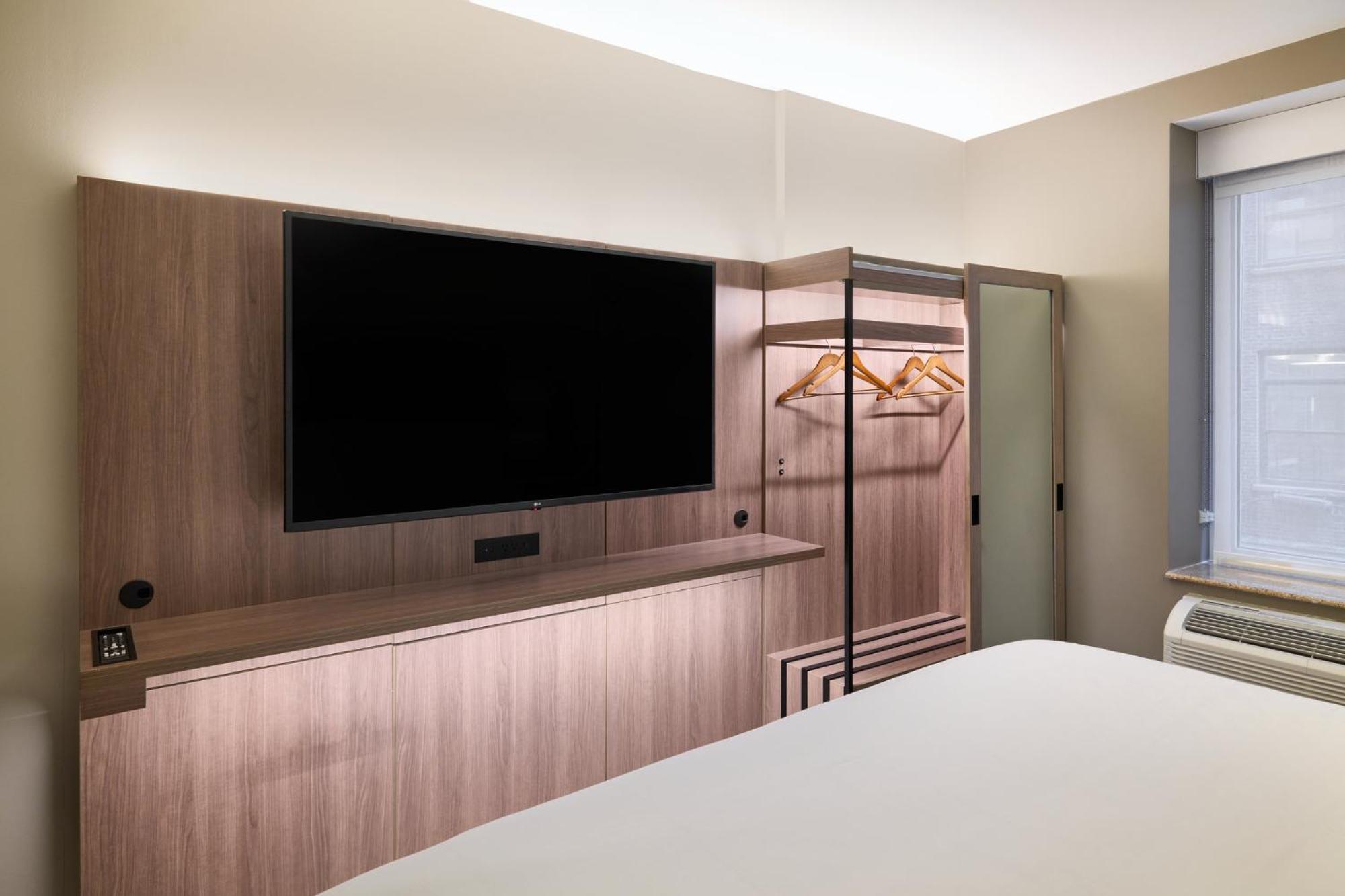 Express Chelsea By Ihg Hotel New York
