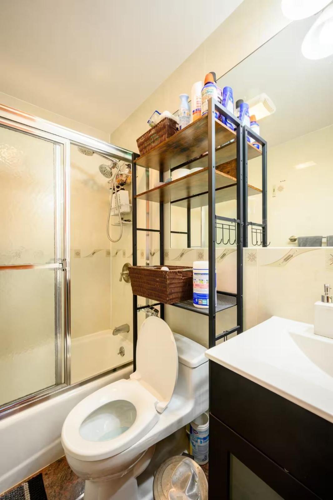 Large Private & Private Bathroom Homestay