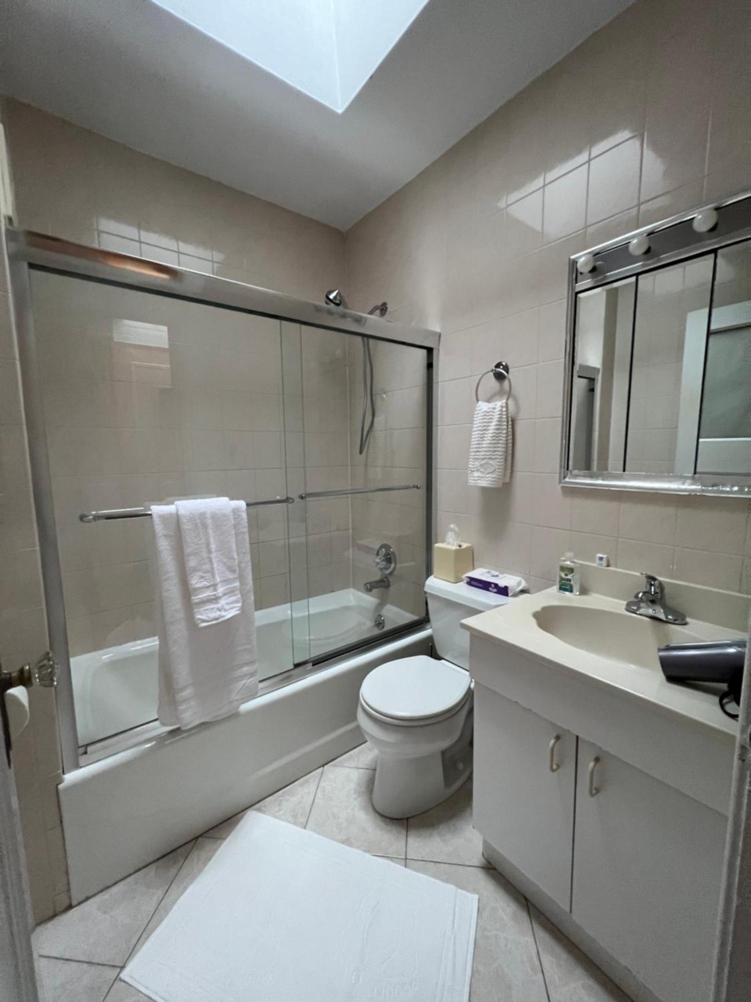 Homestay Comfort In Brooklyn - Shared With A Host House Spaces