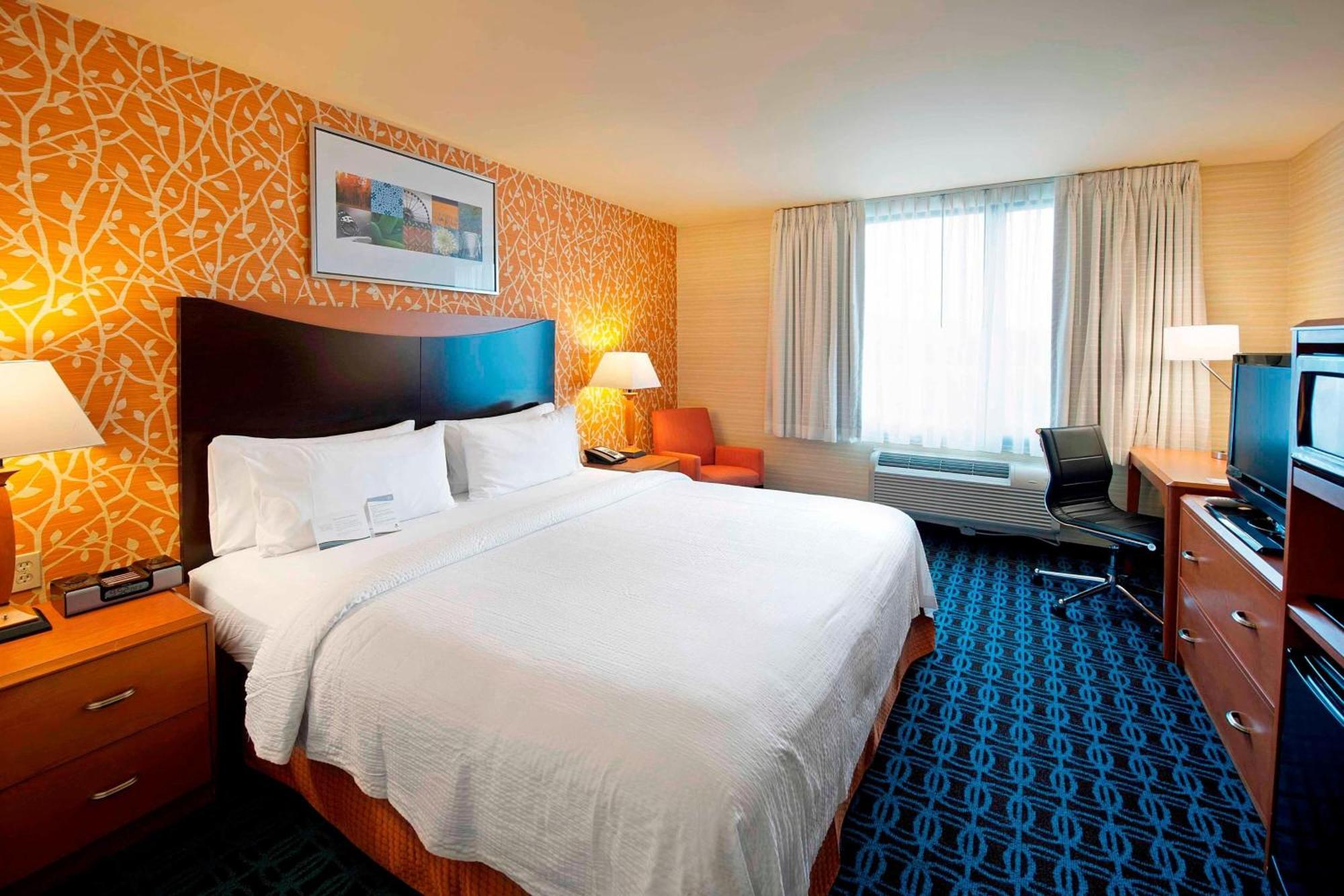 Hotel Fairfield By Marriott Jfk Airport 3*