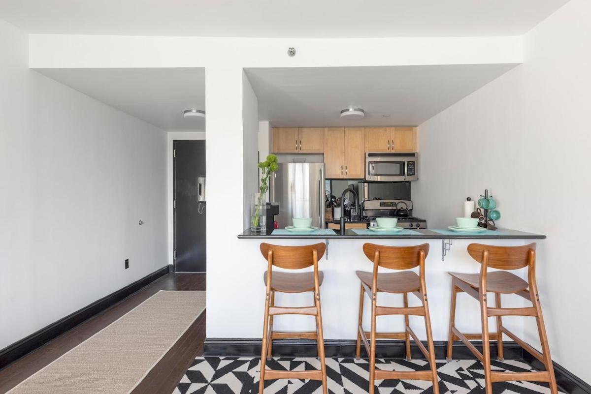 Stunning Nyc Views! Free Gym! Doorman! Terrace! Apartment *
