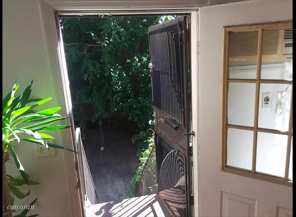 Ground Floor Williamsburg Private Bedroom Near Subway New York