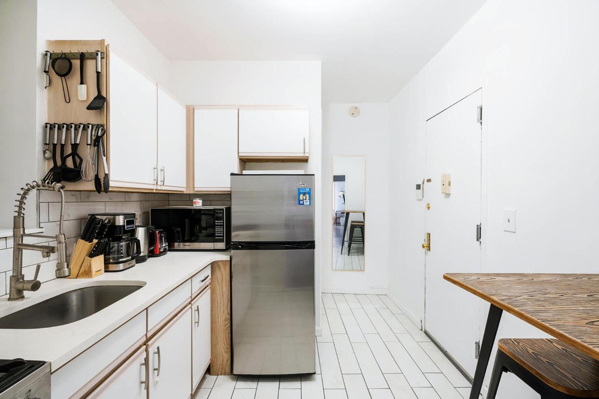 428-2e Newly Furnished 2br