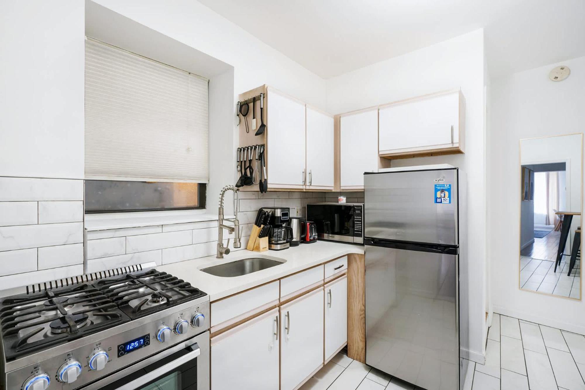 428-2e Newly Furnished 2br
