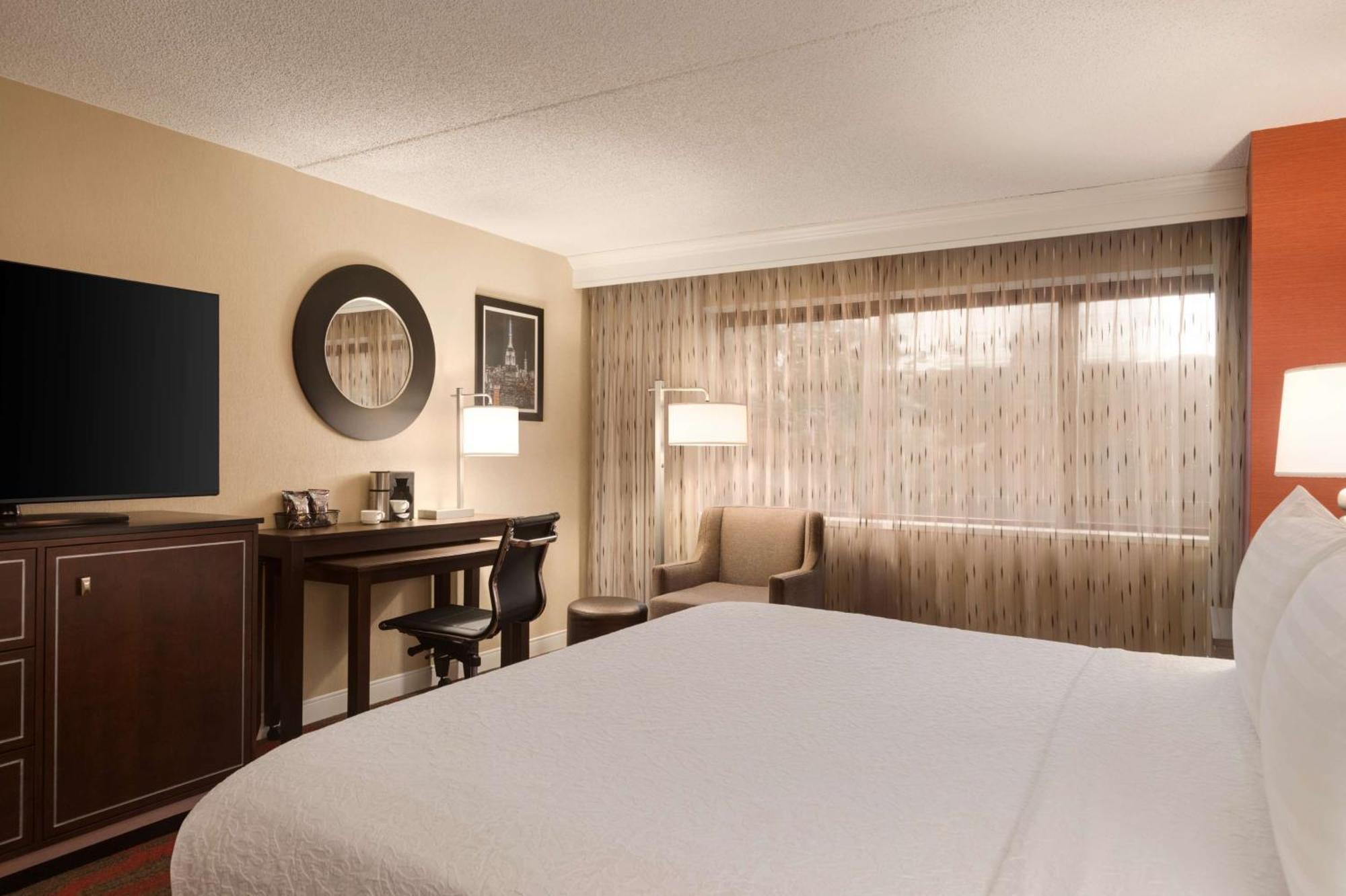 Hotel Laguardia Plaza