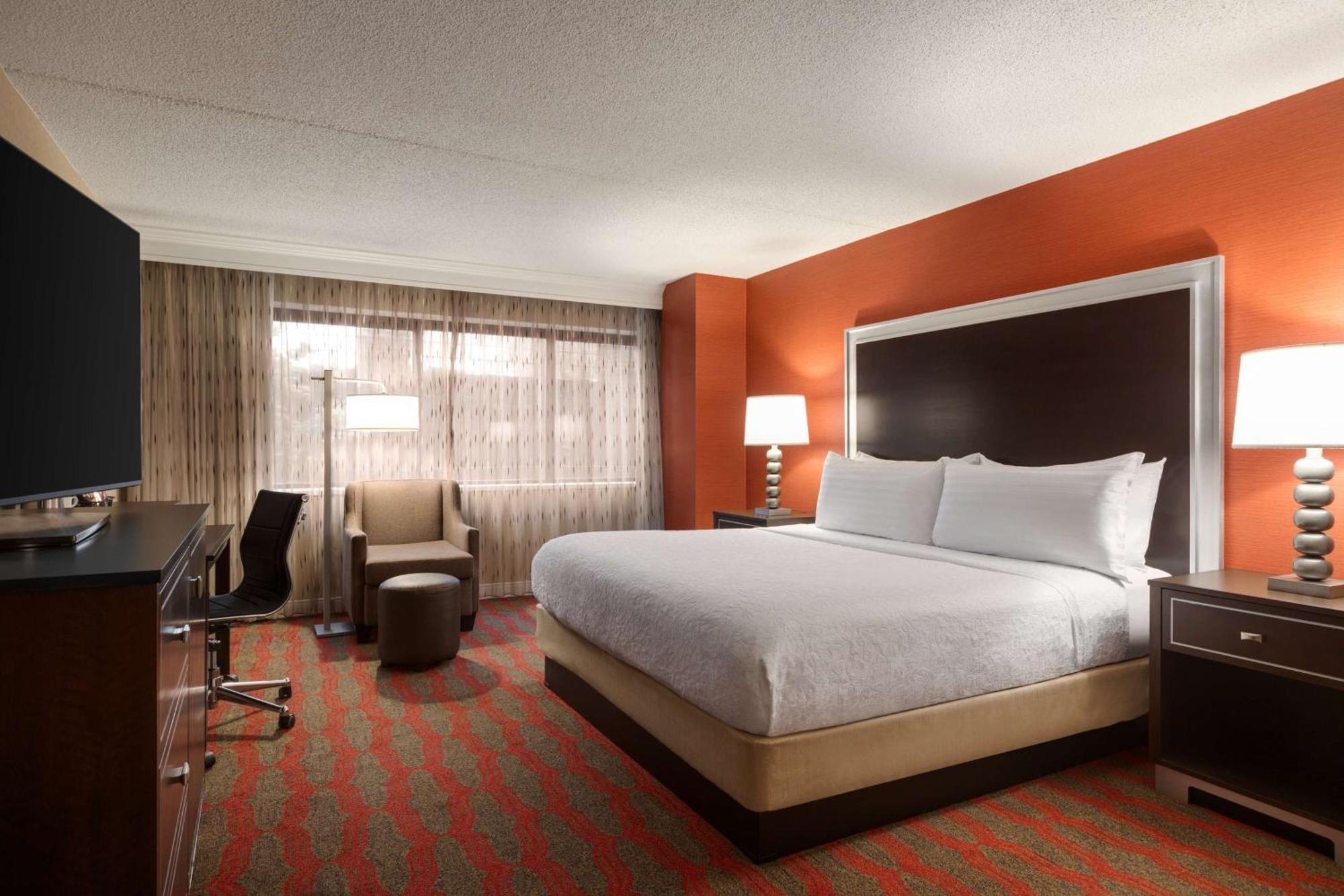 Hotel Laguardia Plaza 3*