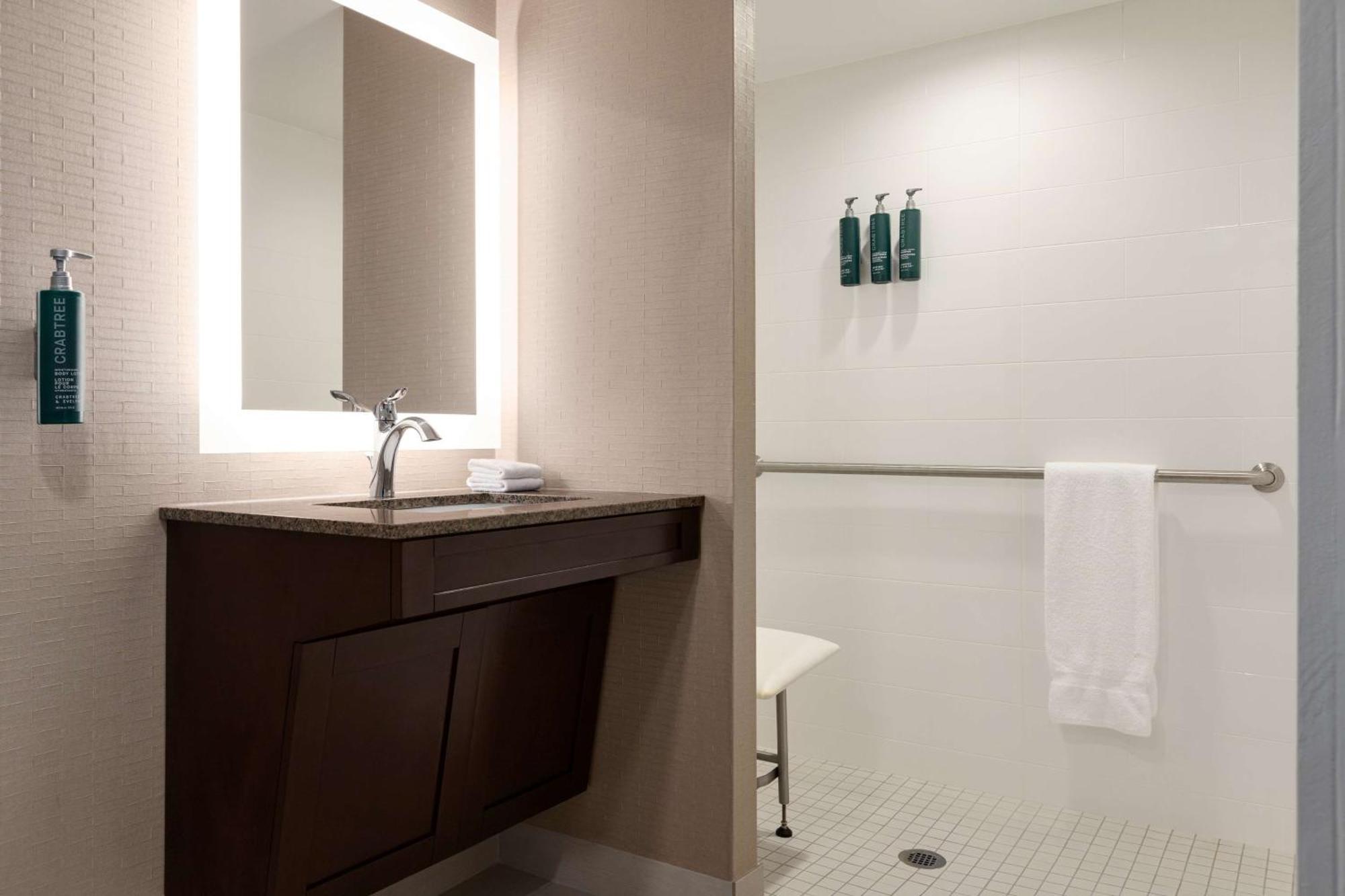 Laguardia Plaza Hotel