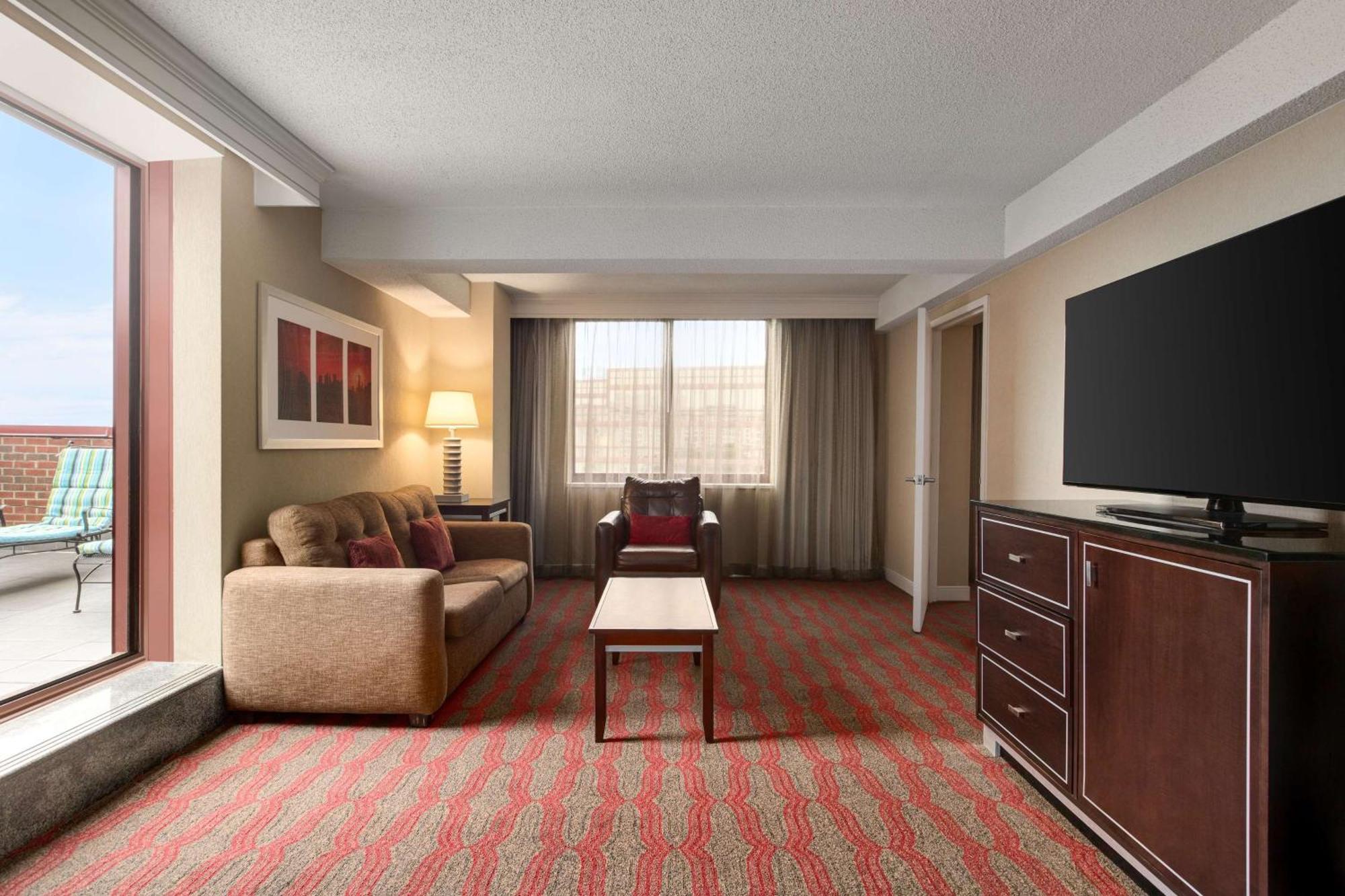 Hotel Laguardia Plaza New York