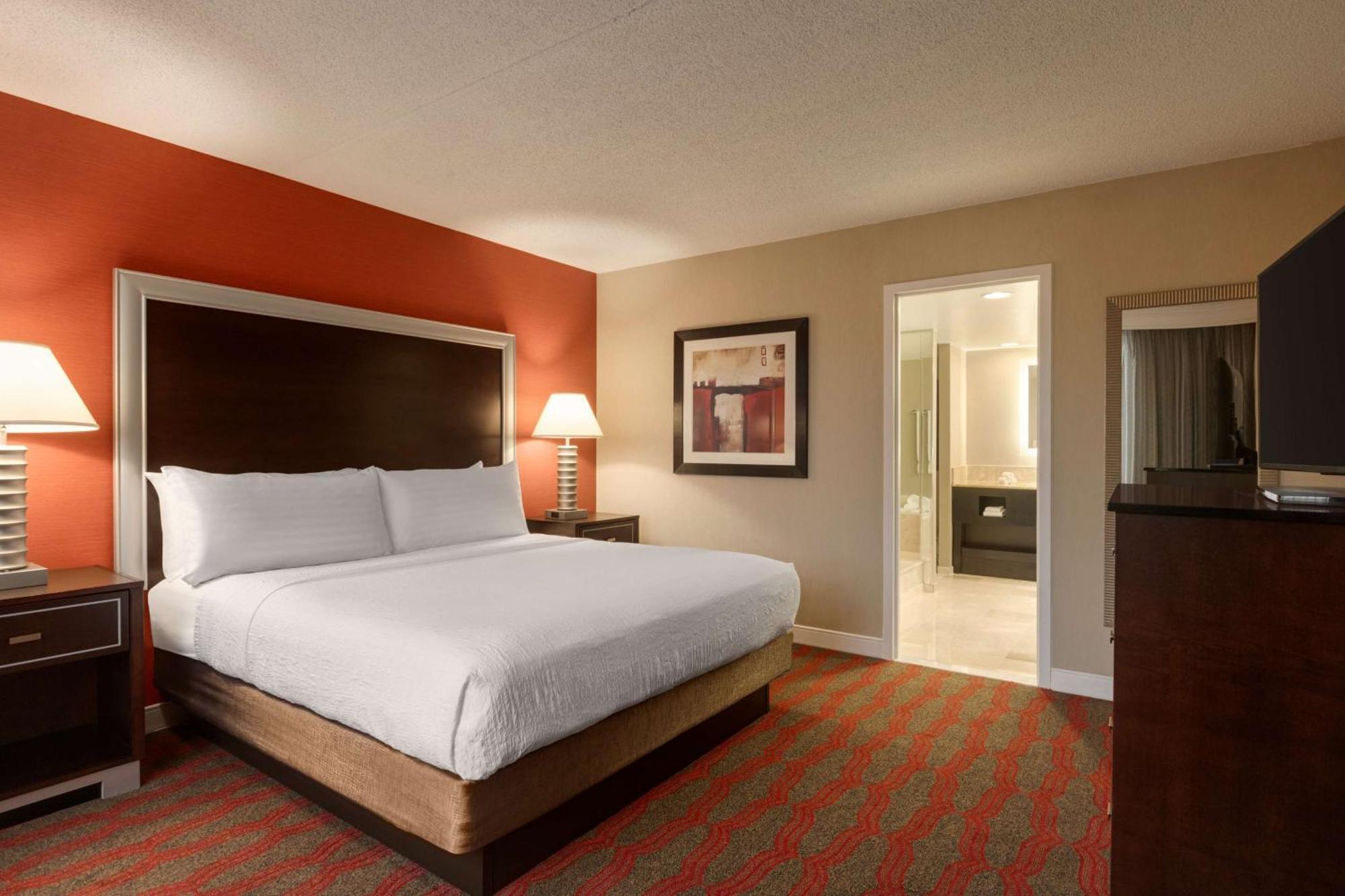 Laguardia Plaza Hotel