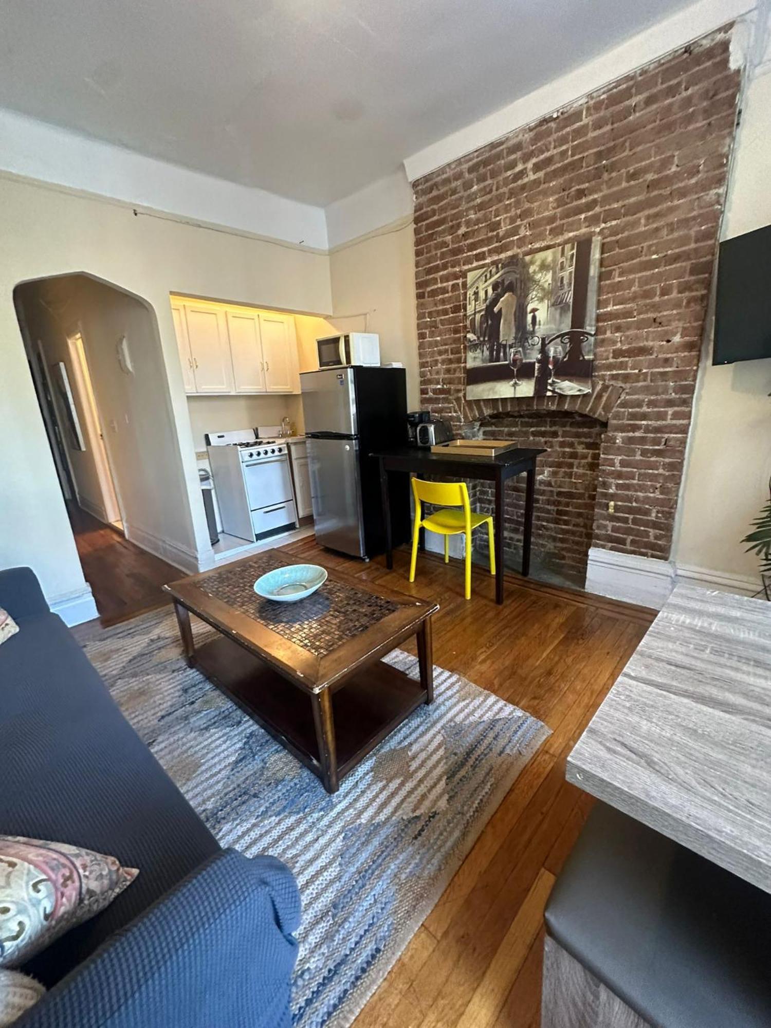 1 Bedroom Cozy Unit In Columbus Ave Apartment *