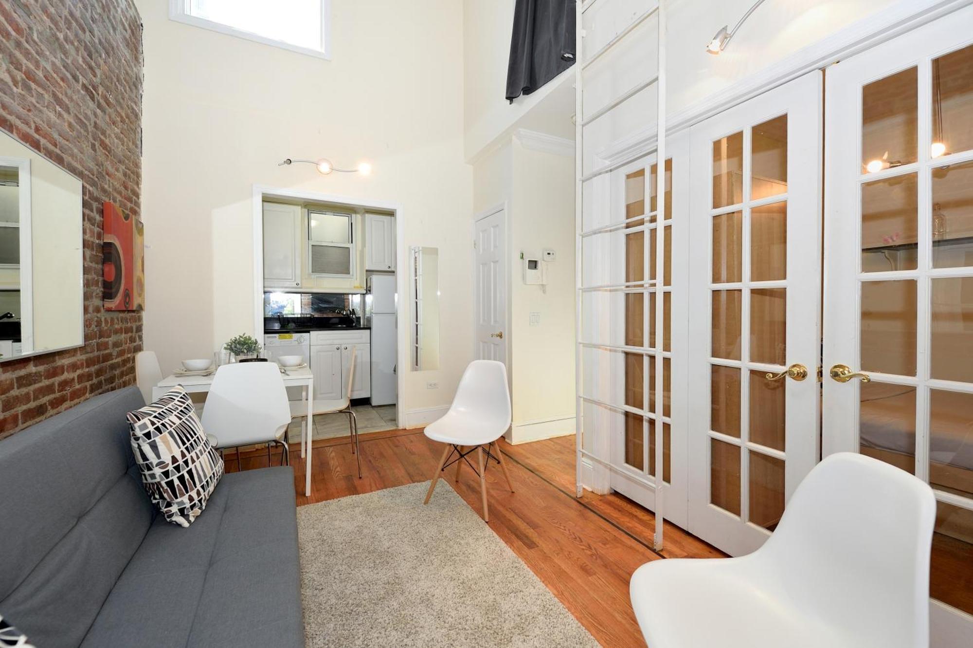 Charming 3-bedroom In Midtown West Apartment