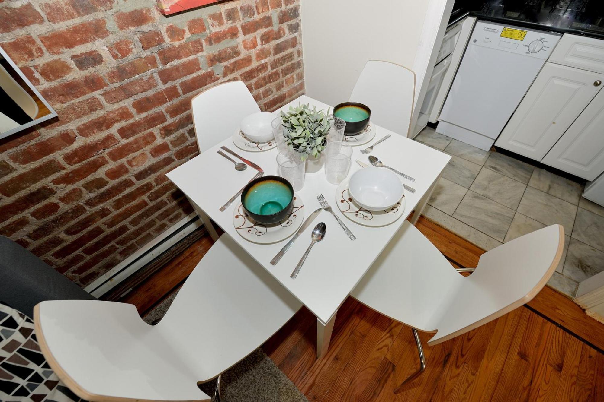 Charming 3-bedroom In Midtown West *