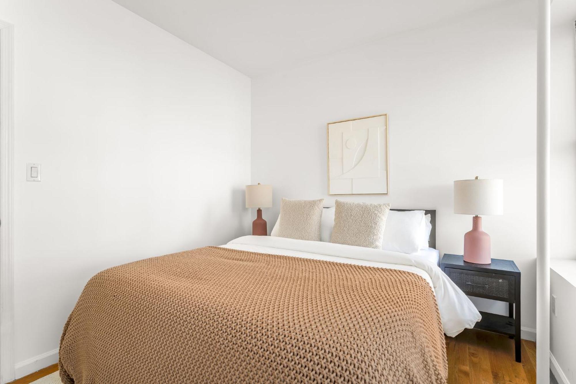 Spacious 3bedroom 1bath In The Heart Of The Lower East Side Near Iconic Nyc Landmarks * New York