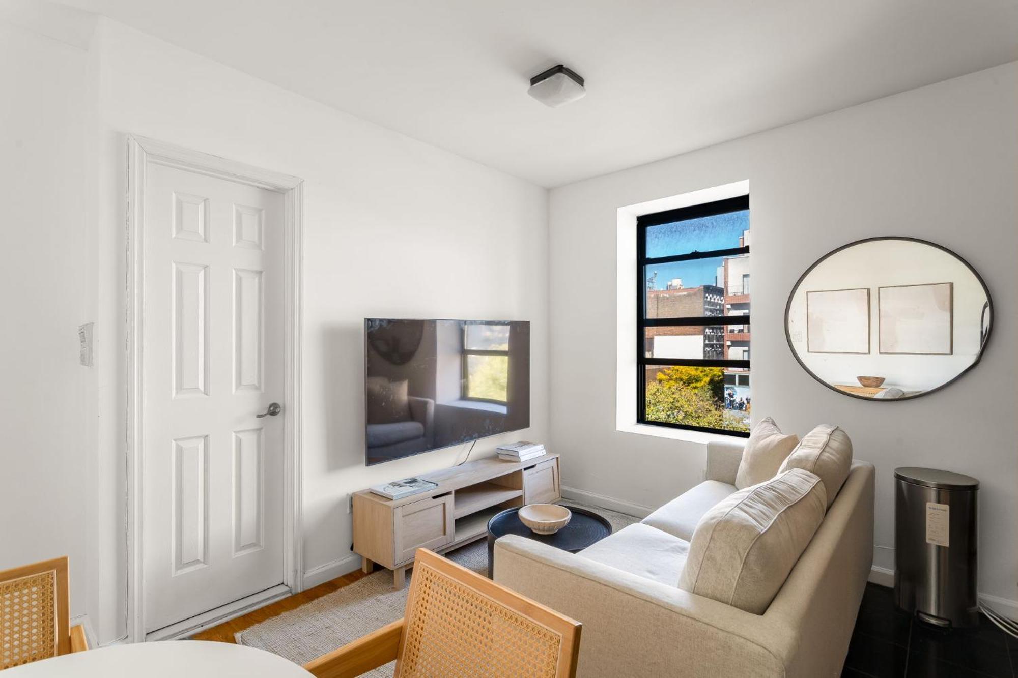 Spacious 3bedroom 1bath In The Heart Of The Lower East Side Near Iconic Nyc Landmarks New York
