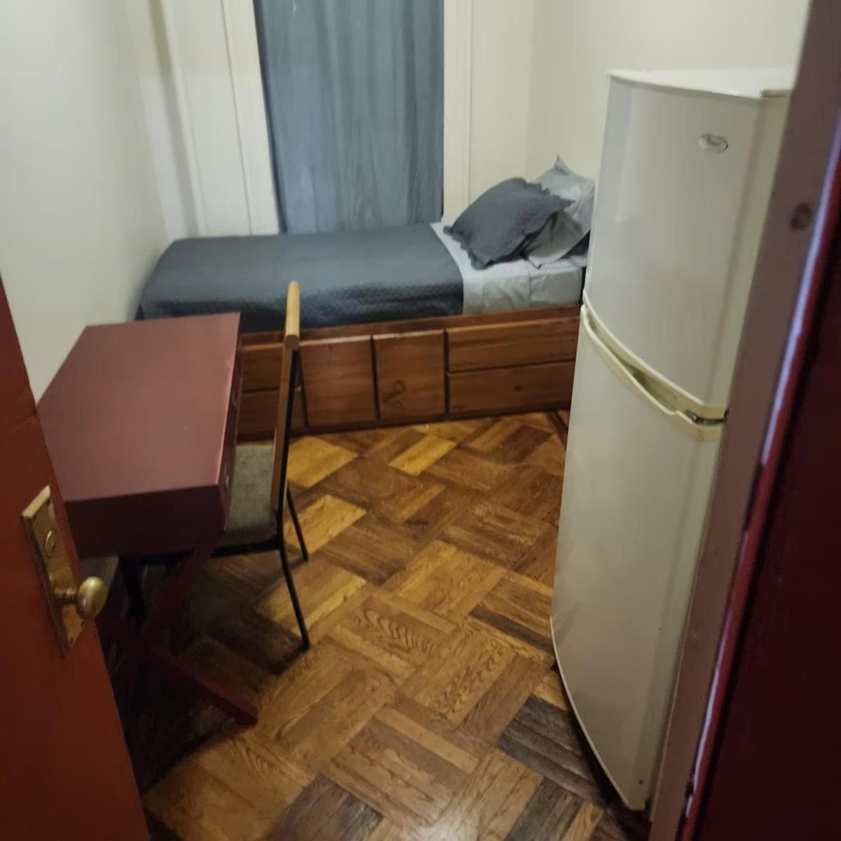 2 Guest house *