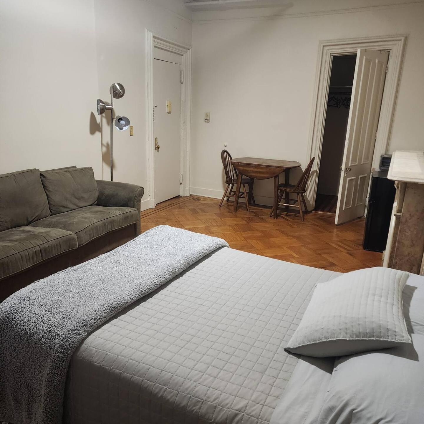 2 Guest house New York