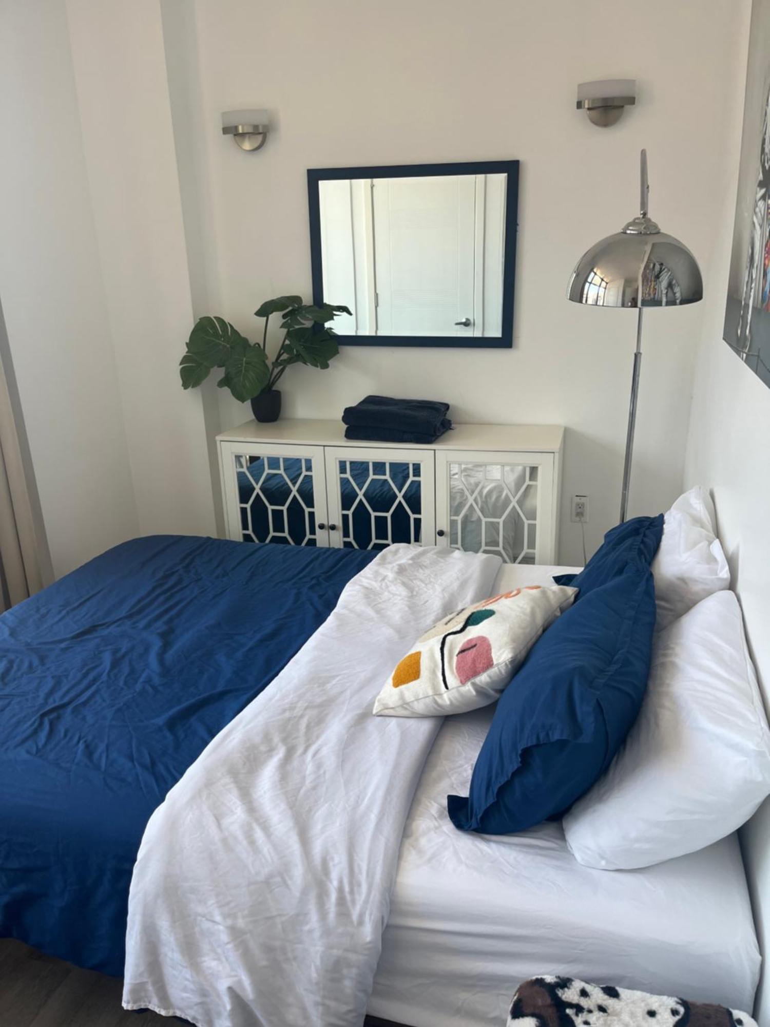 Luxury In Little Italy Private Balcony Apartment