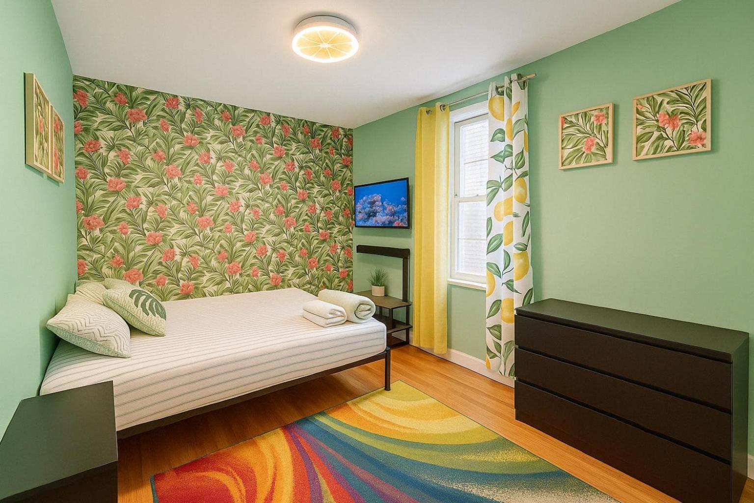 Apartment Tropical Comfort Room In Harlem Cozy Stay With Snacks & Style