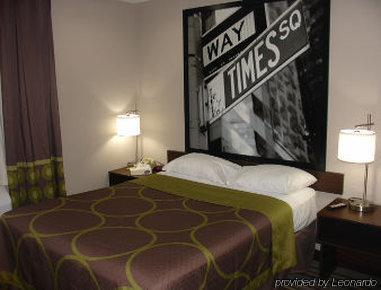 Super 8 By Wyndham Jamaica North Conduit Hotel 2*