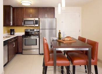 By Marriott The Bronx At Metro Center Atrium 3*