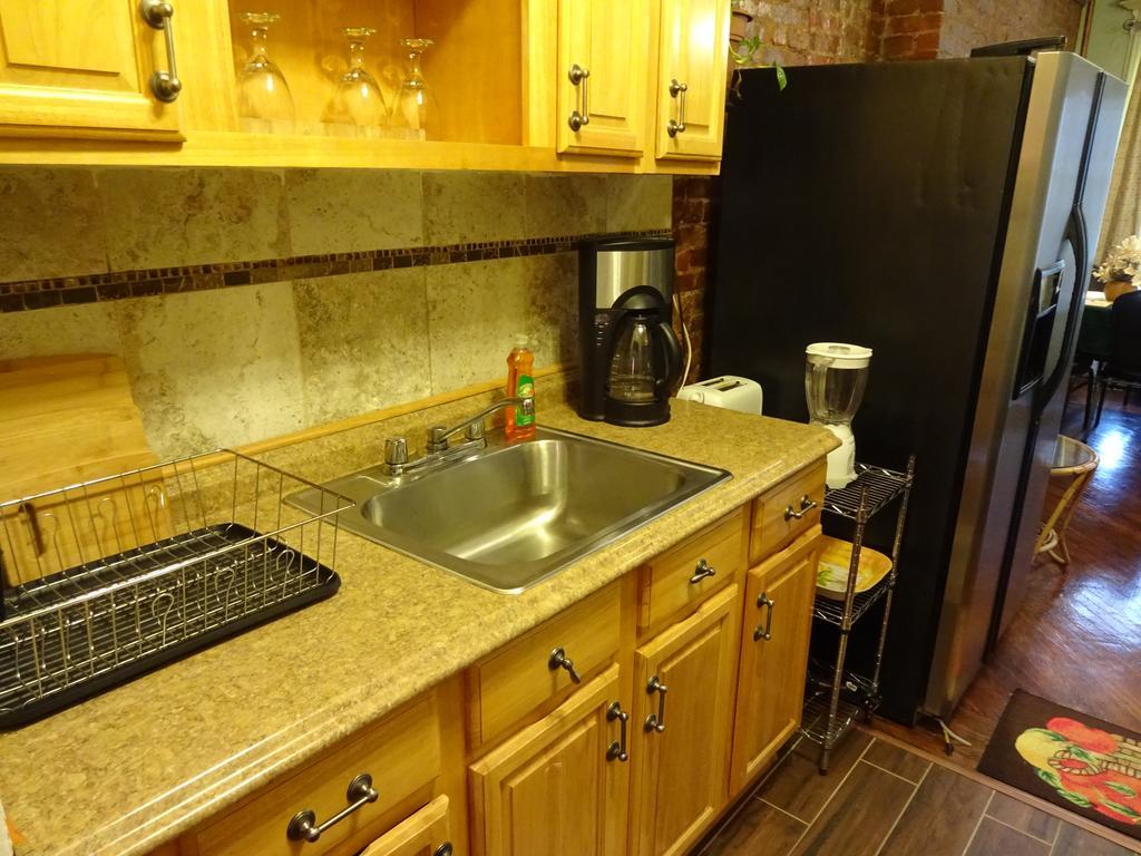 Debbie's Place Apartment *