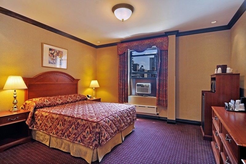 Newton Hotel 3*