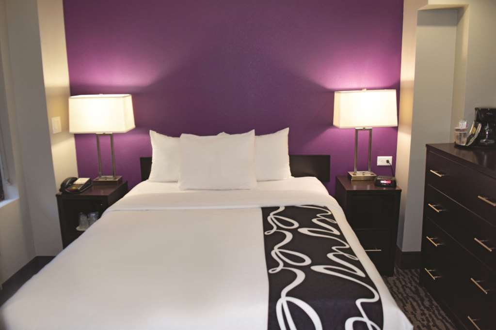 La Quinta By Wyndham City Central Park Hotel