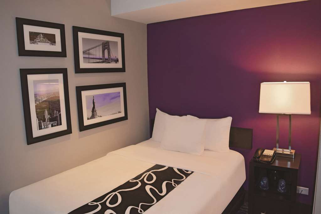 La Quinta By Wyndham City Central Park Hotel