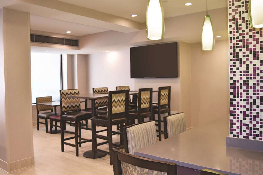 La Quinta By Wyndham City Central Park Hotel 3*