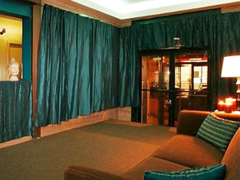 Hostel Broadway & *