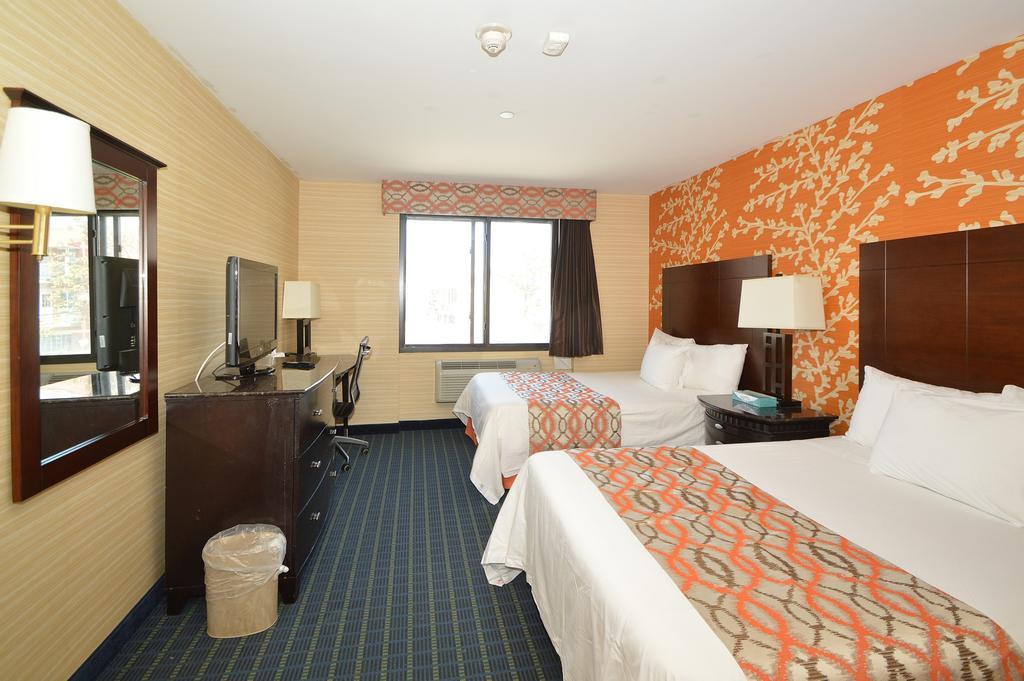 - Laguardia Airport 3*