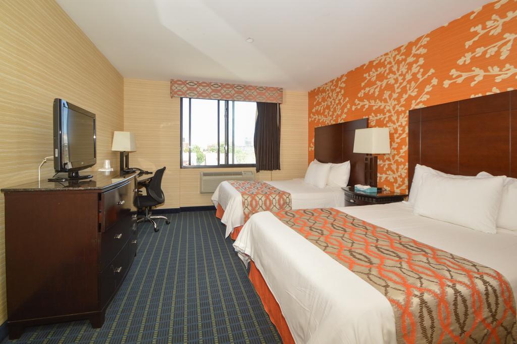 - Laguardia Airport 3*