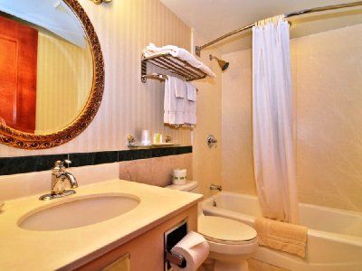 Best Western Queens Court Hotel 3*
