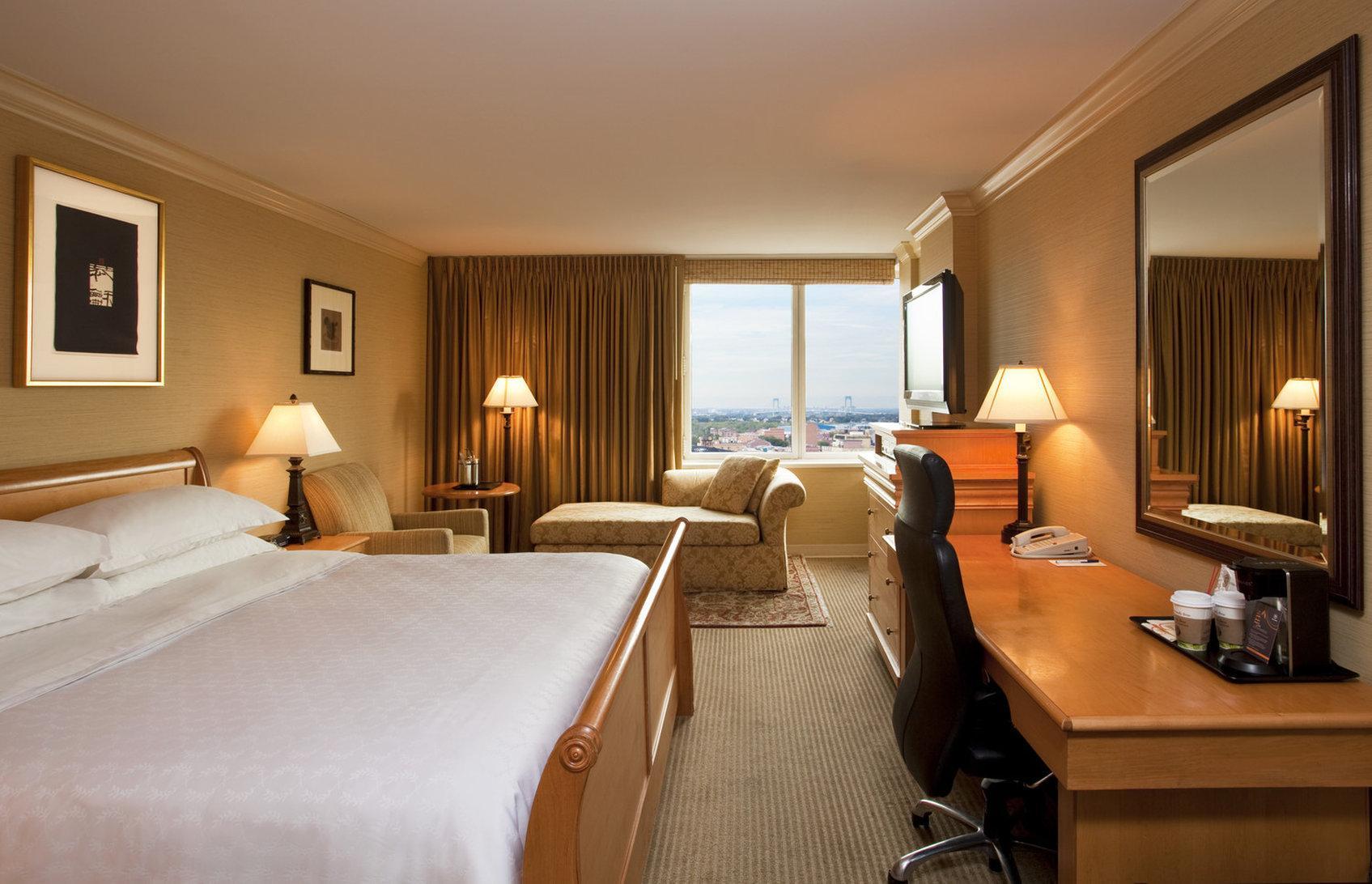 Sheraton Laguardia East 3*